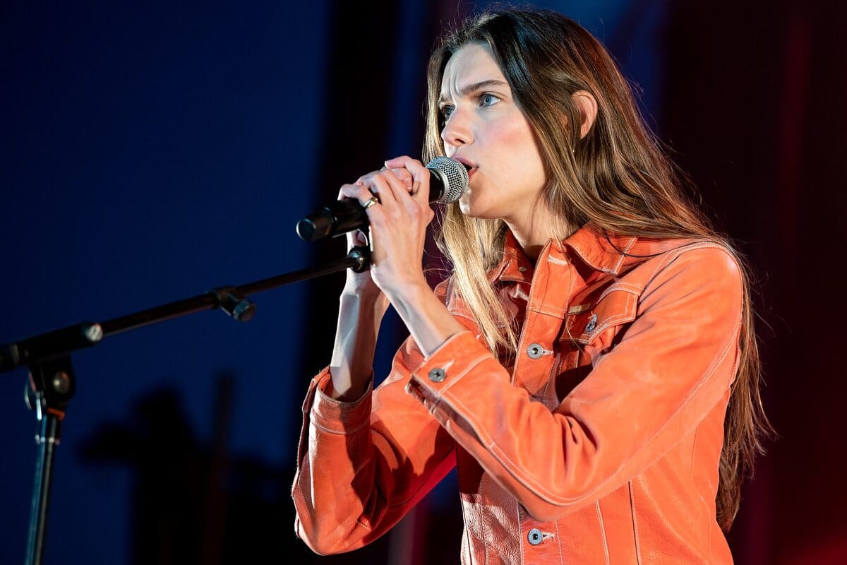 Les premiers concerts de la tourn&eacute;e de Charlotte Cardin report&eacute;s