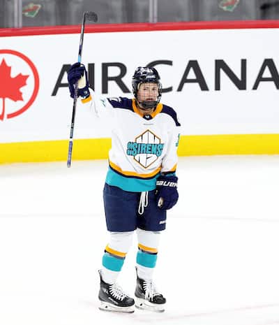 艾比·魯克 (Abby Rook) 在 2024-25 賽季的 30 場比賽中得到 17 分,在海妖隊得分榜上排名第四。她還以 62 支安打在 LPHF 中獲得第二名。