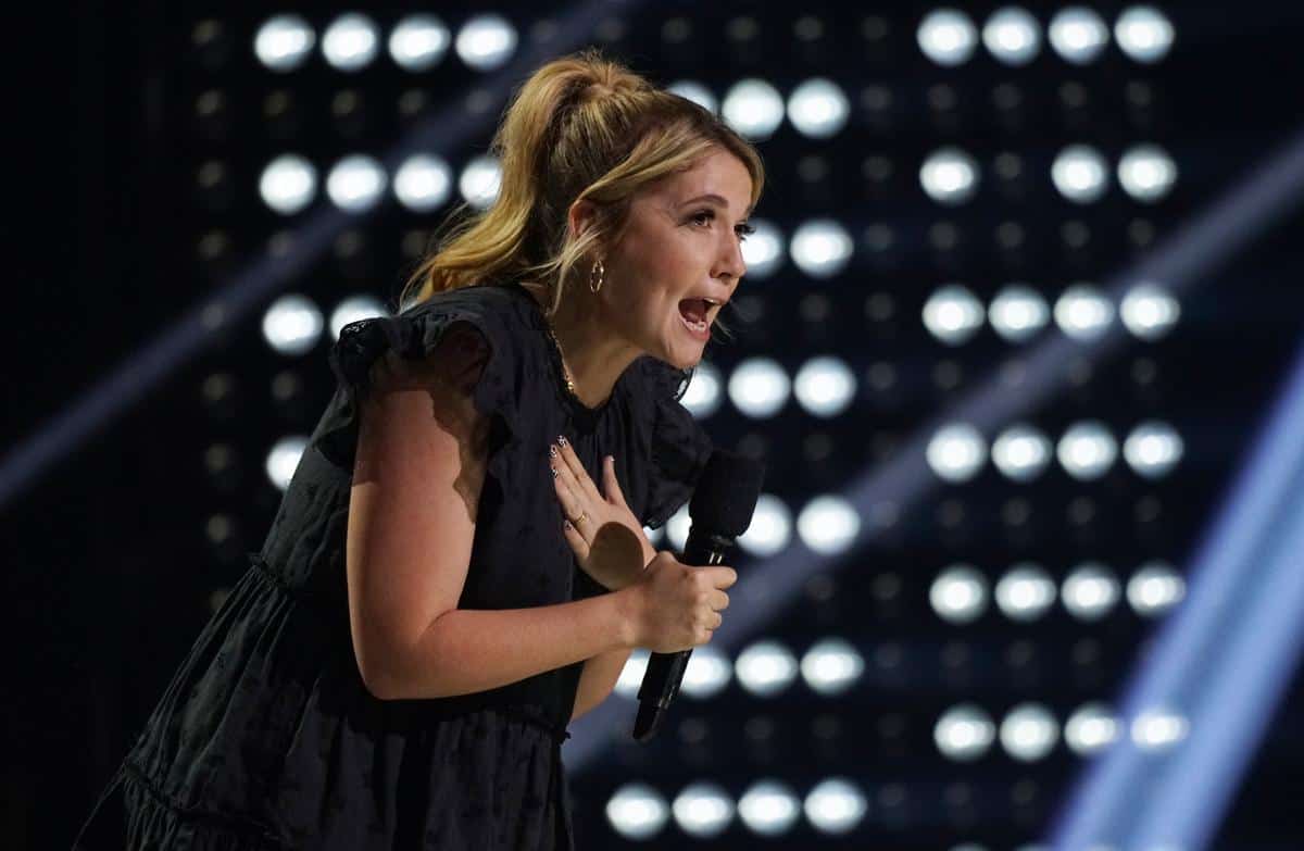 Rosalie Vaillancourt annonce sa grossesse sur scène et sur ...