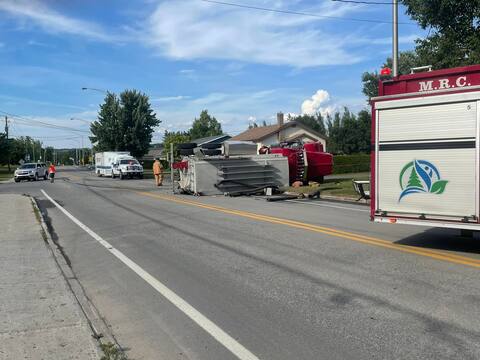 A fire truck driven by a drunk driver overturned in Amki, Pas-Saint-Laurent. The 60-year-old woman who was driving the van remained in critical condition on Sunday.