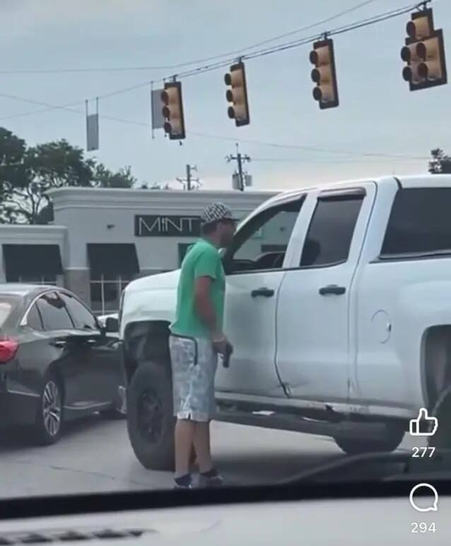Rage au volant: un homme tu&eacute; apr&egrave;s avoir vis&eacute; un conducteur avec son arme &agrave; feu