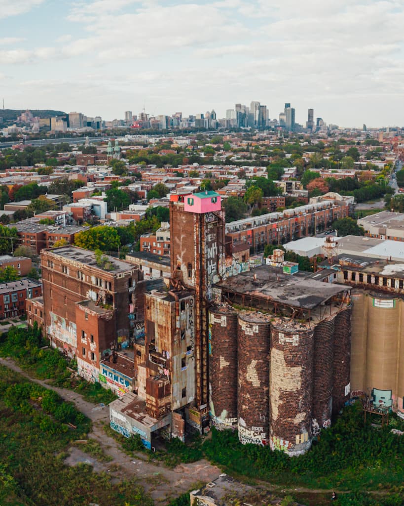 Tout ce qu’on sait de la mystérieuse petite maison rose qui intrigue les Montréalais depuis 5
