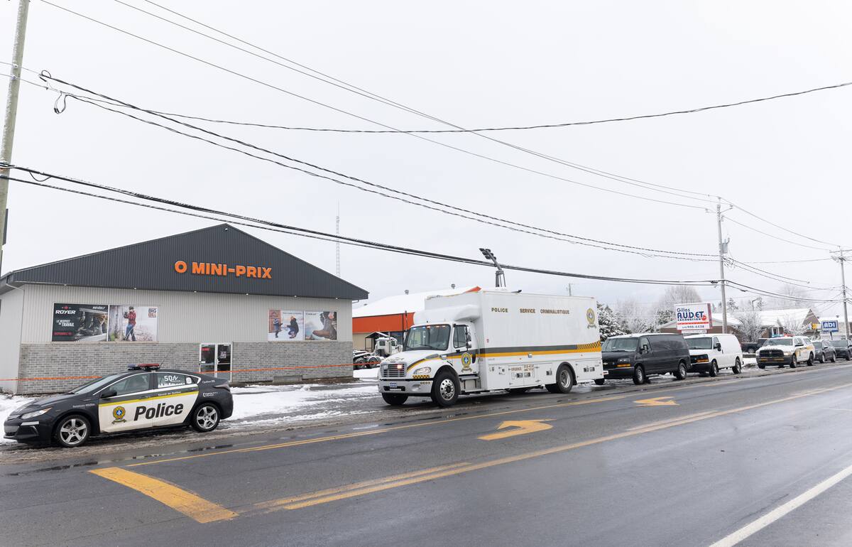 [EN IMAGES] Une employ&eacute;e tu&eacute;e lors d&rsquo;un vol qualifi&eacute; &agrave; Saint-Anselme: &laquo;Un geste gratuit&raquo;, d&eacute;plore le maire