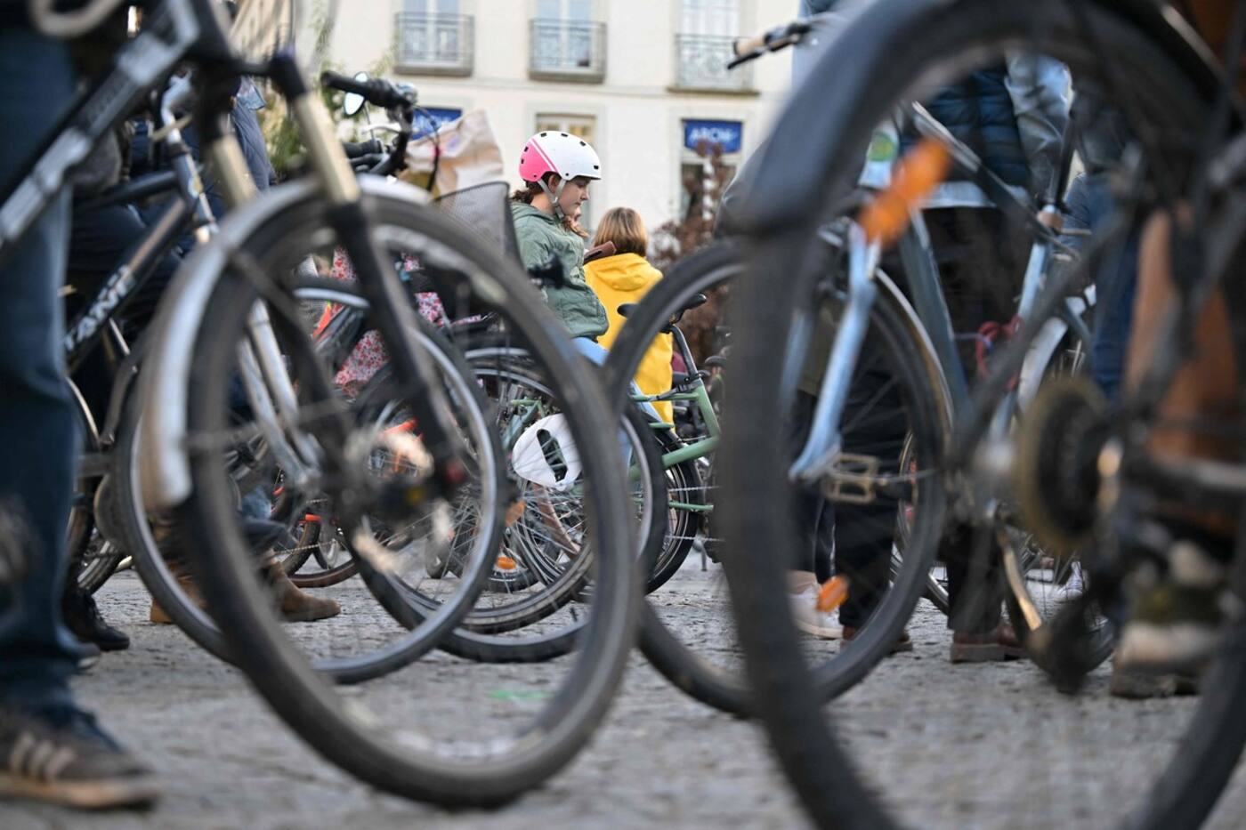 «Violence motorisée»: des centaines de personnes rassemblées pour la ...