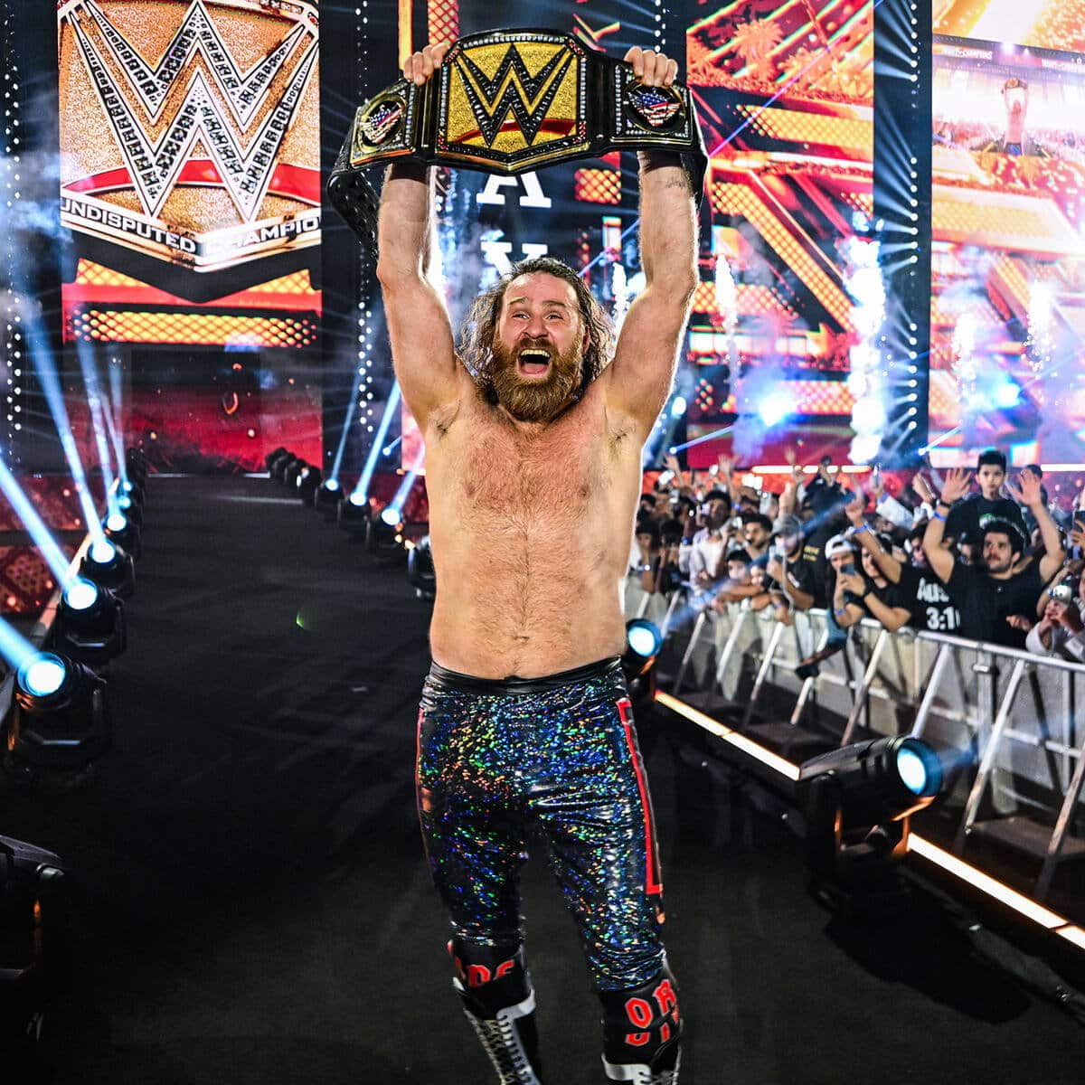 « Je sens que j’ai enfin réussi » : Le Montréalais Sami Zayn a attendu longtemps avant de savourer le titre incontesté de la WWE