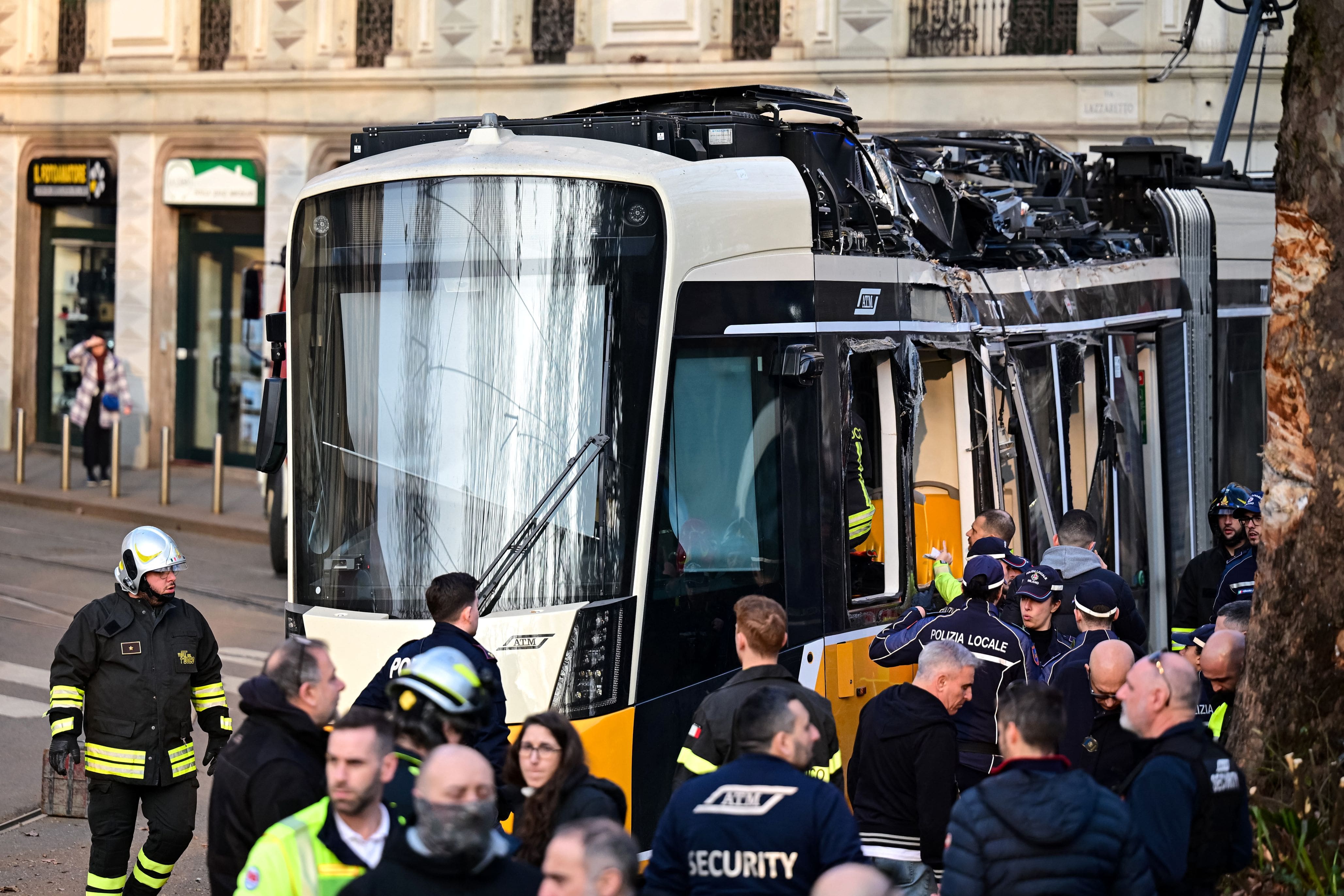 Un mort et au moins 38 bless&eacute;s apr&egrave;s le d&eacute;raillement d'un tramway &agrave; Milan