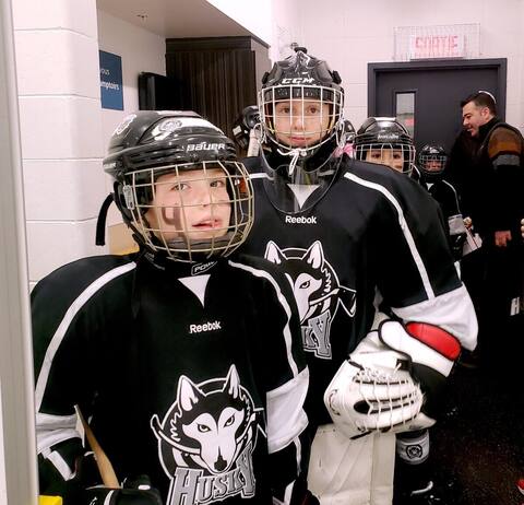 The girls of Husky atom B from Chaudière-Ouest entered the semi-final match of the regional championships.