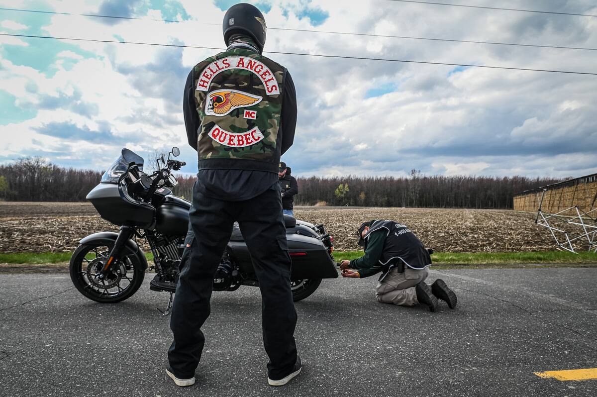 Un motociclista de los Hells Angels de Québec en Saint-Charles-Sur-Richelieu, con motivo de la tradicional 