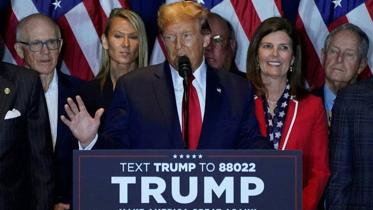 Illinois judge disqualifies Trump from the state's Republican primaries Illinois judge disqualifies Trump from the state's Republican primaries