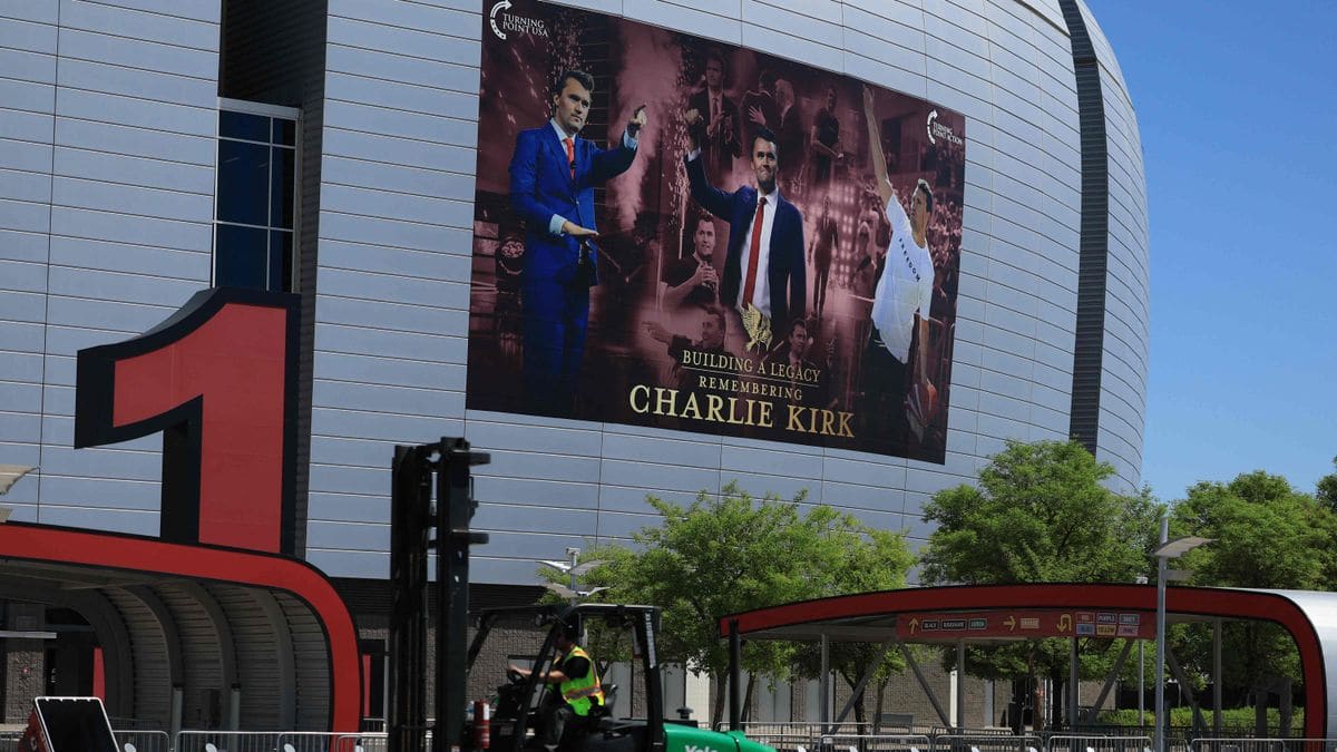 Service Commémoratif De Charlie Kirk: «On Veut En Faire Un Martyr D...