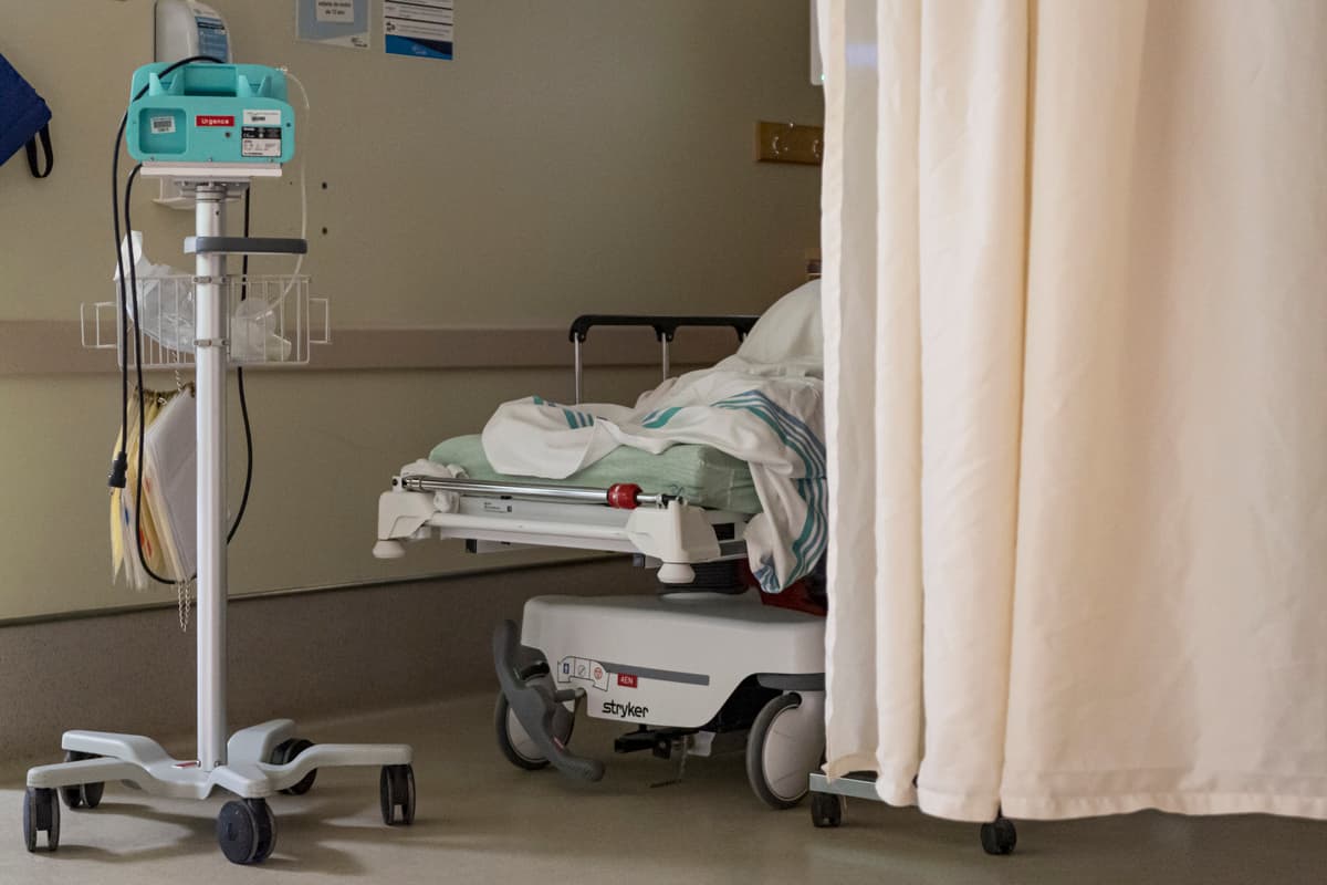 Lits d’hôpital disponibles: Laval se compare à l’Irak, clame le maire Boyer