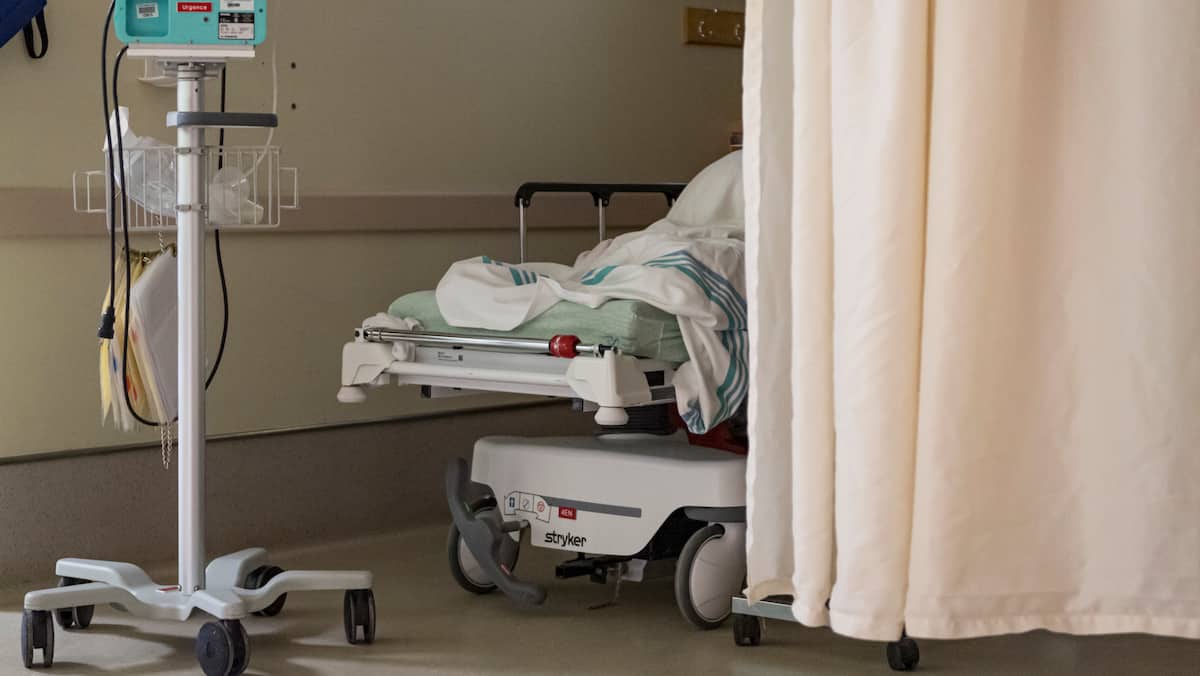 «Ils l’ont échappé»: l’hôpital montré du doigt par la mère d’un homme mort en psychose après une collision