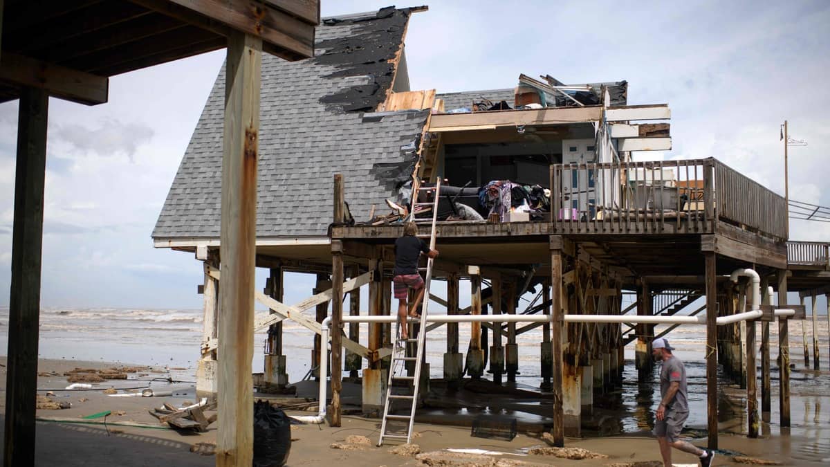 EN IMAGES | Inondations et tornades: plusieurs États en alerte avant le passage de Béryl