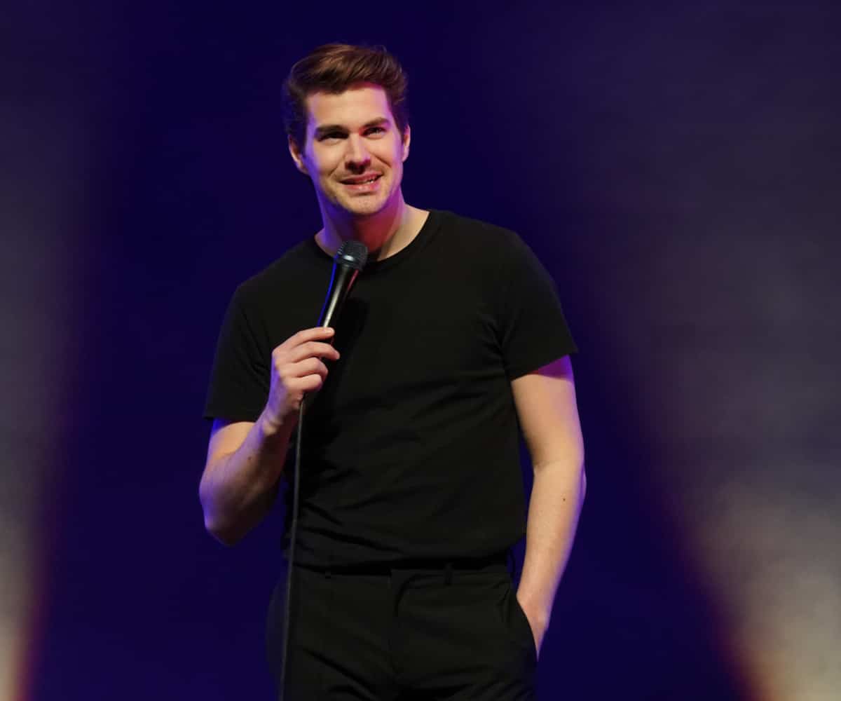 J'avais hâte de tourner la page...»: Julien Lacroix, «cancellé» en 2020, affirme ressentir plus d'ouverture dans le milieu de l'humour | TVA Nouvelles