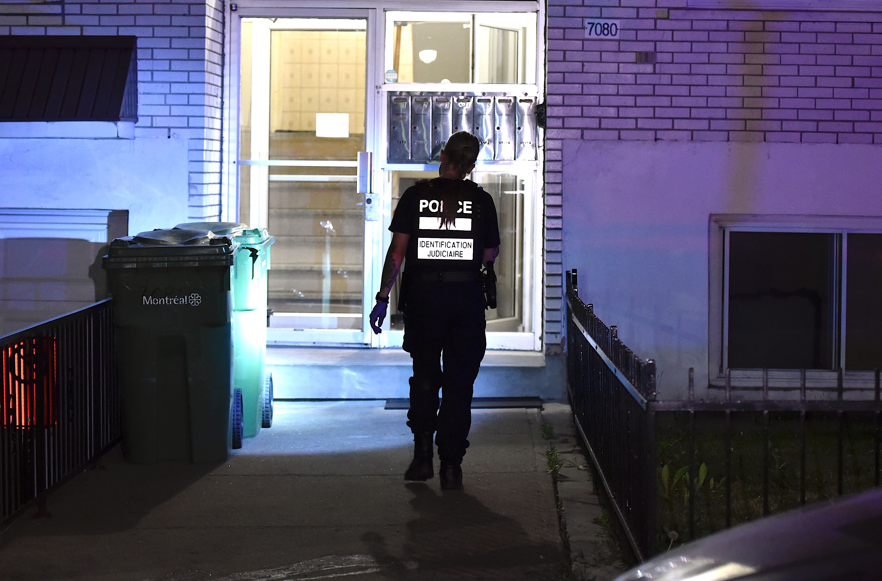 Un coup de feu a été tiré sur la rue Liénart, près de la rue la  Dauversière, dans l’arrondissement de Saint-Léonard à Montréal, vers 0h45, le samedi 1er août 2026. Une douille a été localisée sur la chaussée par les policiers mais aucun impact de balle n’a cependant été décelé sur les bâtiments ou les véhicules à proximité.
PASCAL GIRARD/AGENCE QMI