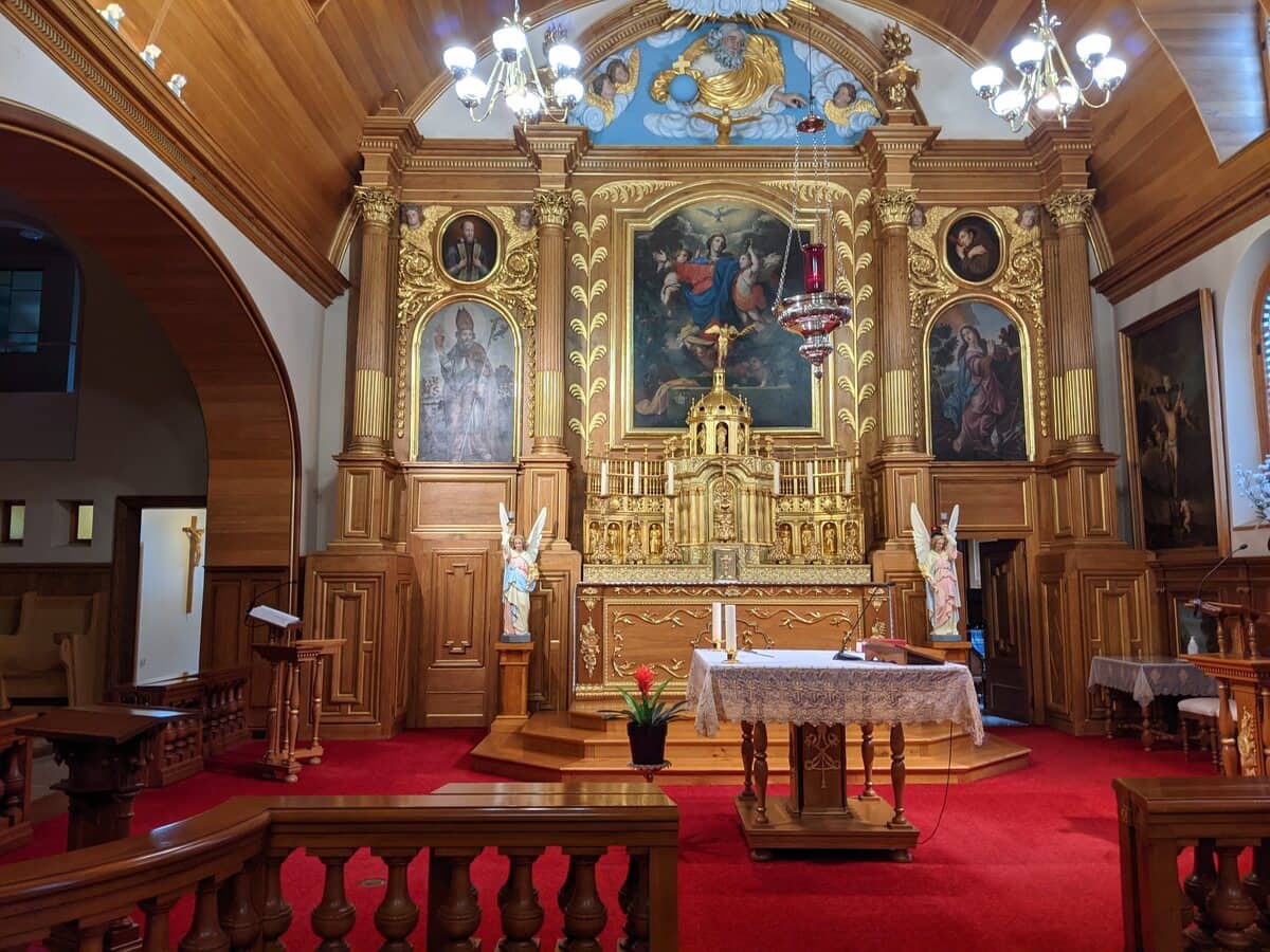 L'église construite par les Récollets, qui étaient les premiers occupants du site. La bénédiction de l'église a eu lieu en 1673.