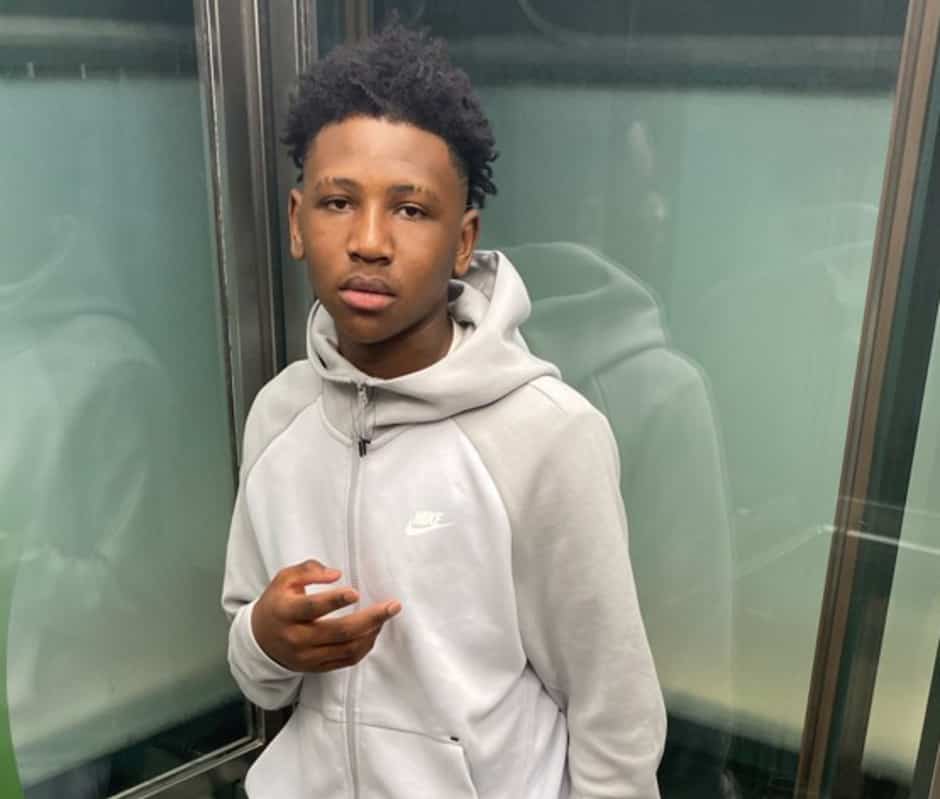 Ce jeune n'évitera pas la prison pour un épisode de rage au volant à coups de bidon de lave-glace | TVA Nouvelles