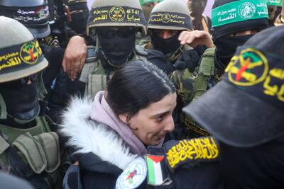 Ocho rehenes en Gaza en Israel, la liberación de palestinos retrasados