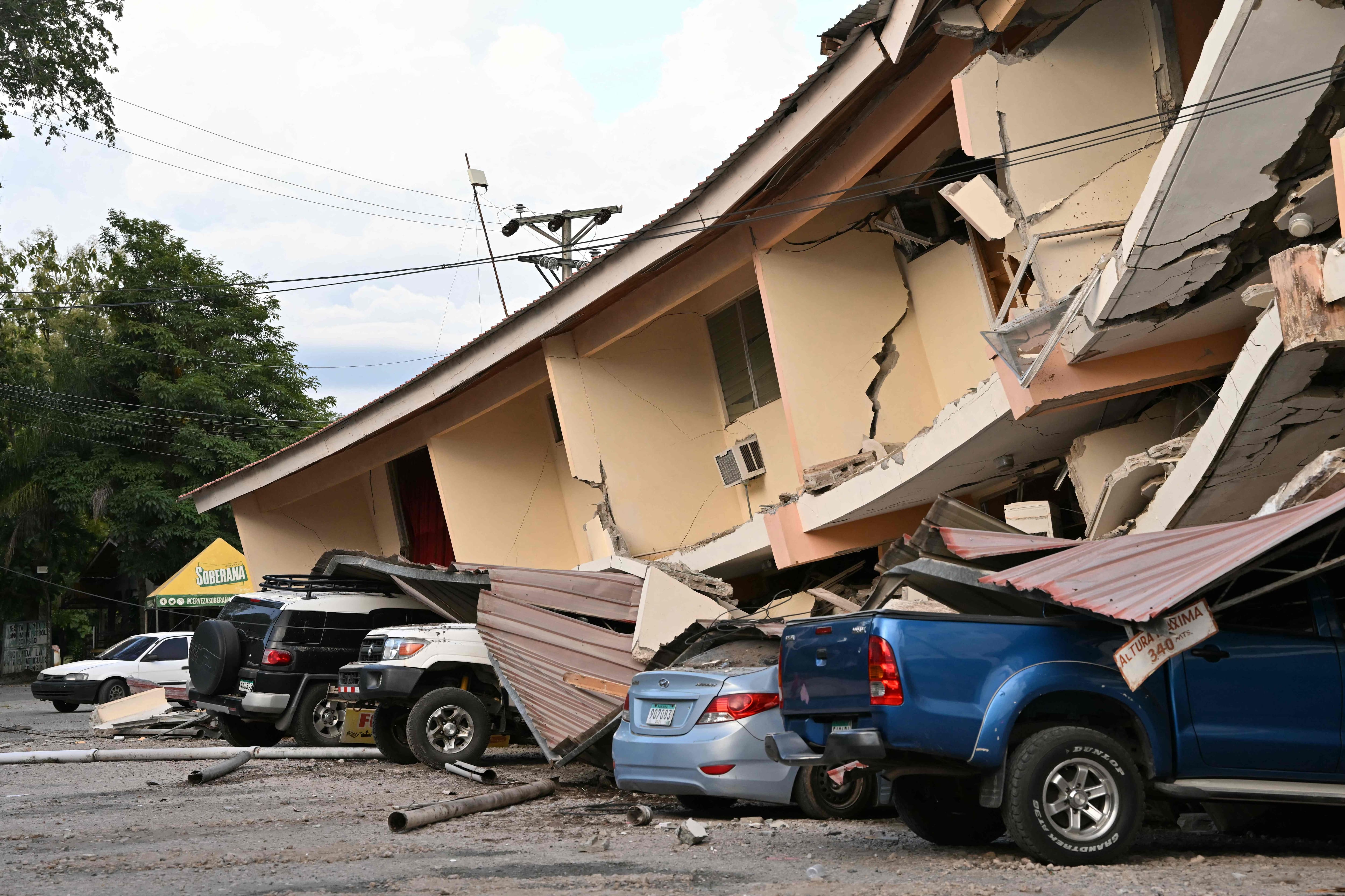 Un puissant séisme frappe le Panama: plusieurs blessés, des bâtiments et des routes effondrés