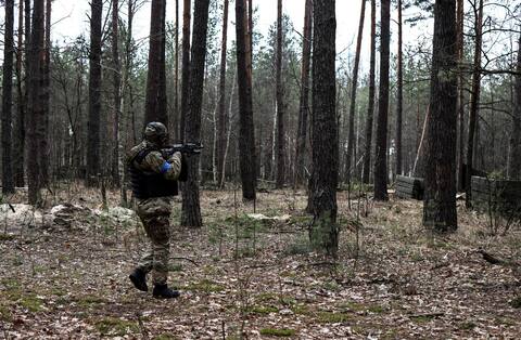 En un bosque cerca de Kiev, un campamento secreto de mil soldados rusos