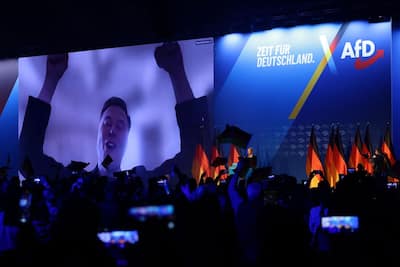 Elon Musk desafía a los partidarios de la extrema derecha alemana durante un rally de AFD