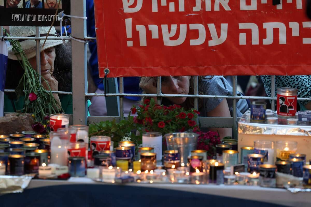 Fun&eacute;railles et pri&egrave;res pour que les otages retrouv&eacute;s morts soient &laquo;les derniers&raquo;