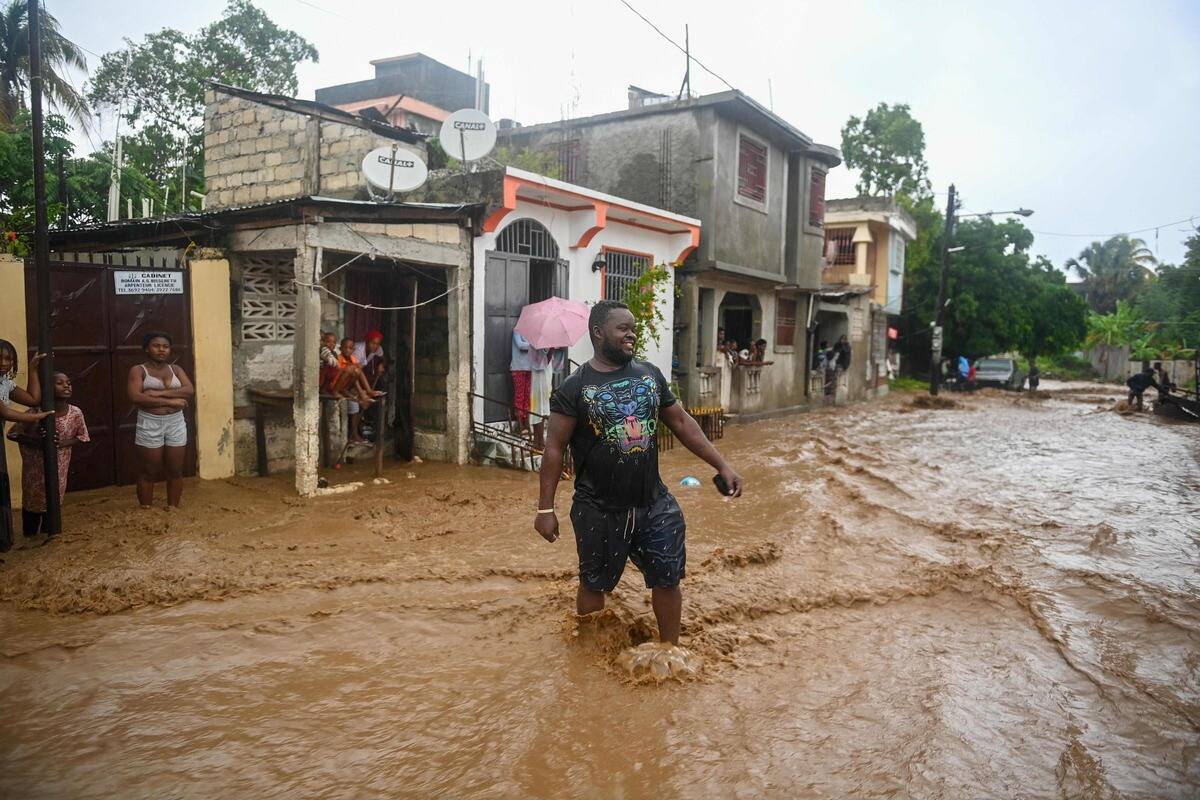 Au moins 42 morts et des milliers de déplacés après des inondations en ...