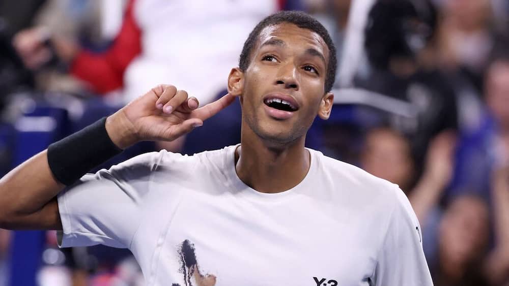 Félix Auger-Aliassime qui pointe son oreille, Leylah Fernandez qui tournoie: les Québécois racontent ce qui a inspiré leurs célébrations remarquées à l'US Open