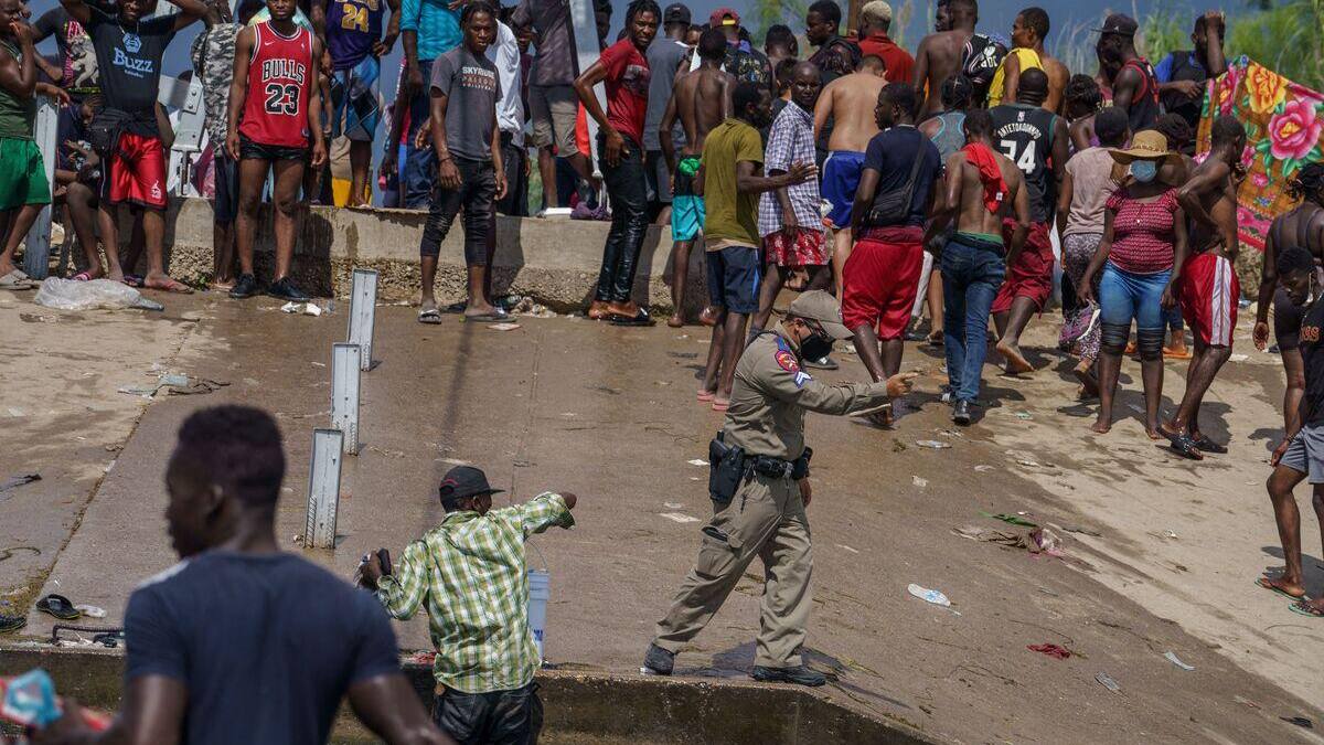 EN IMAGES | Le difficile parcours des migrants haïtiens vers les États-Unis