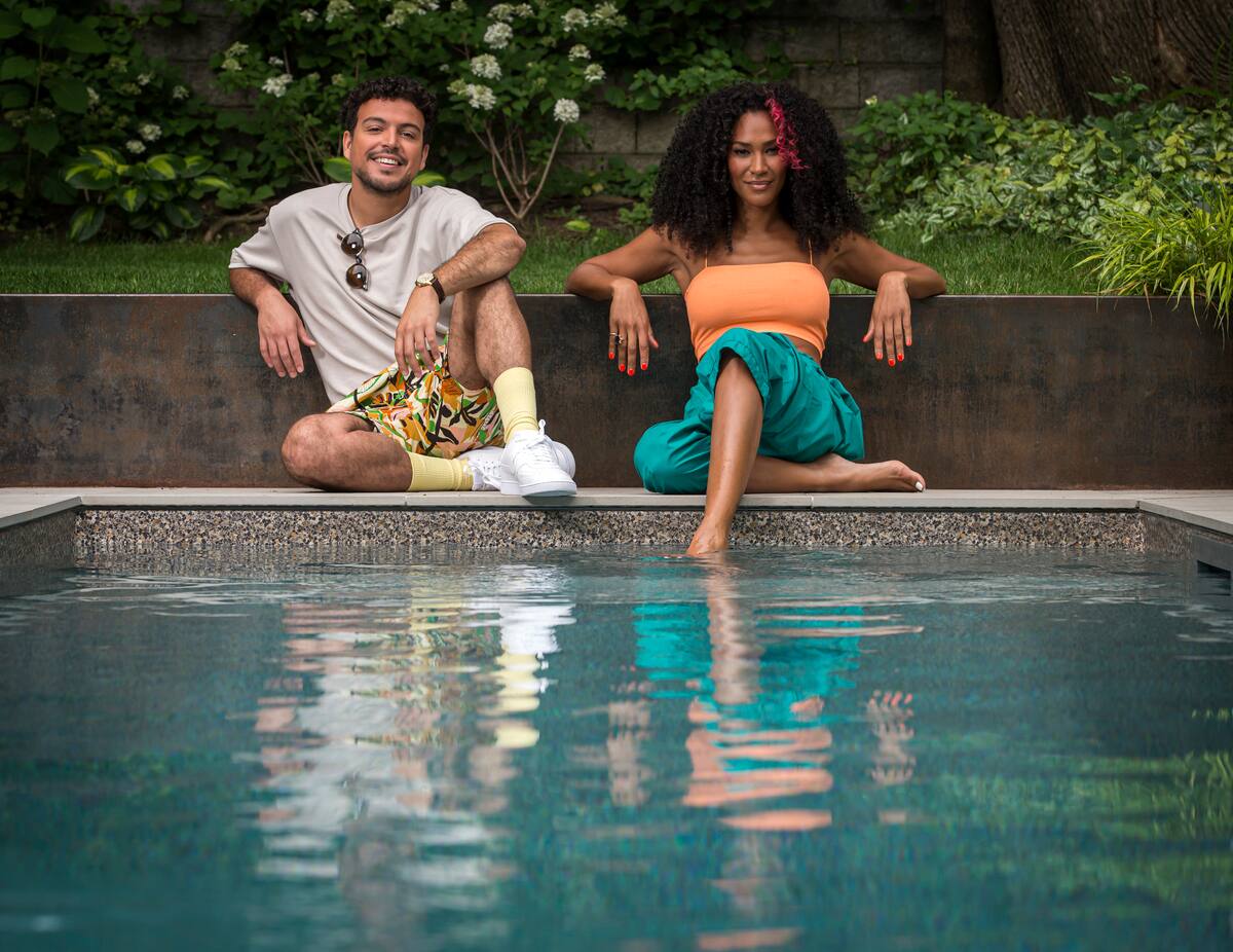 Sharon Osbourne pieds nus