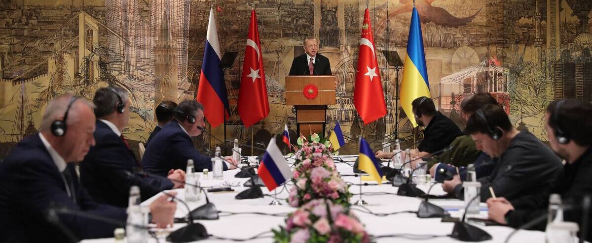 Reprise des pourparlers russo-ukrainiens en Turquie, Kyïv dit regagner du terrain