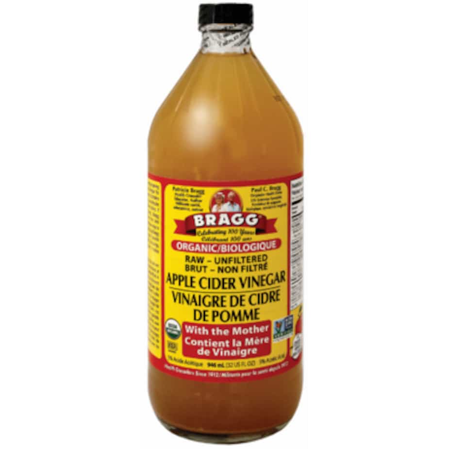 Voici pourquoi les gens versent du vinaigre de cidre sur leurs cheveux
