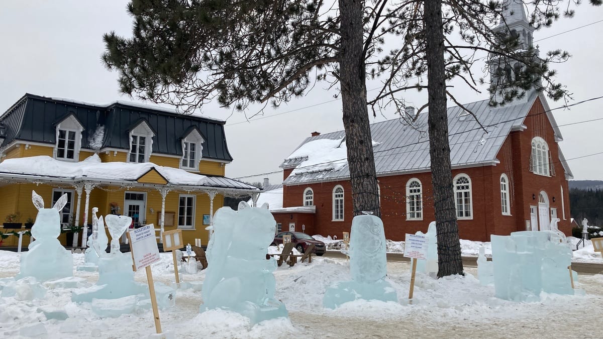 Un village passionné de sculpture sur glace