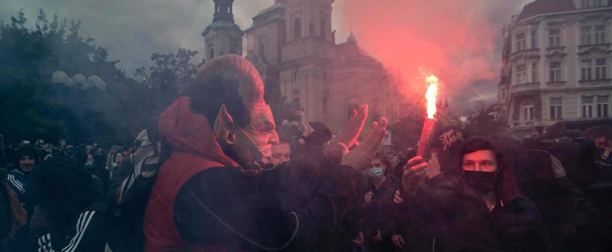 Thousands of demonstrators in Prague 1