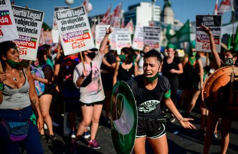 Adopción de legalización del aborto en Argentina