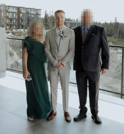 Oliver Jacques, a 25-year-old landlord who illegally evicted a 77-year-old tenant in Sherbrooke. In the background, the building where it lived for more than 20 years, rue Larocque, before being removed.