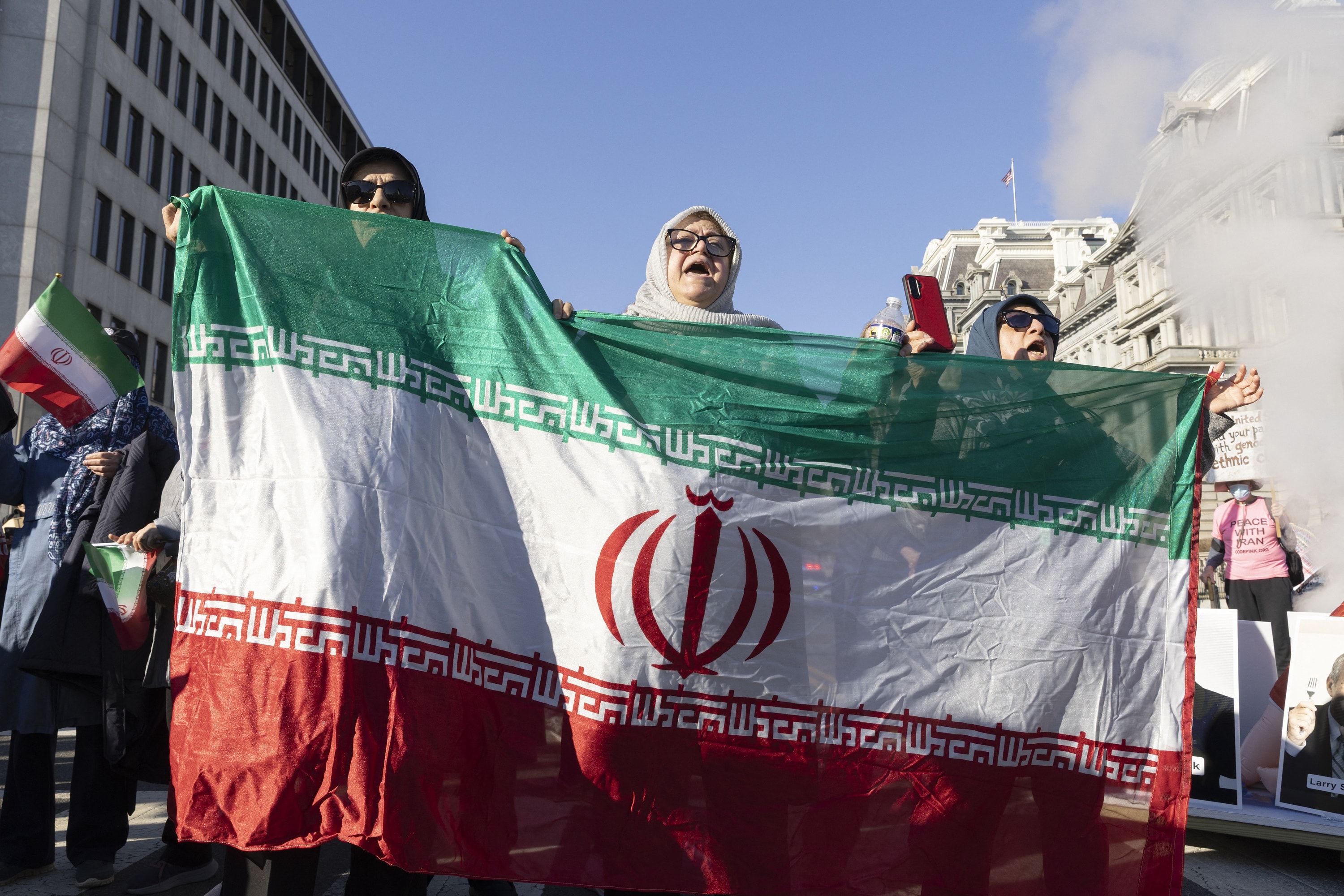 Principaux d&eacute;veloppements apr&egrave;s la mort de l'ayatollah Khamenei en Iran