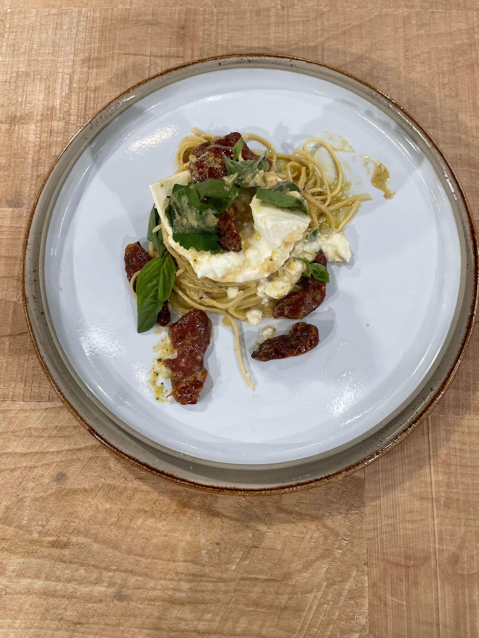 Linguine aux tomates confites et burrata fondante 