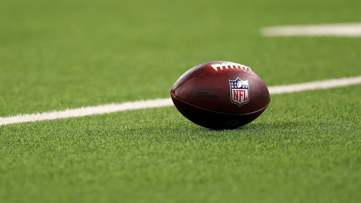 Photo: journaldemontreal.com Fake NFL Player Arrested for $1.3 Million Romance Scam Targeting Women