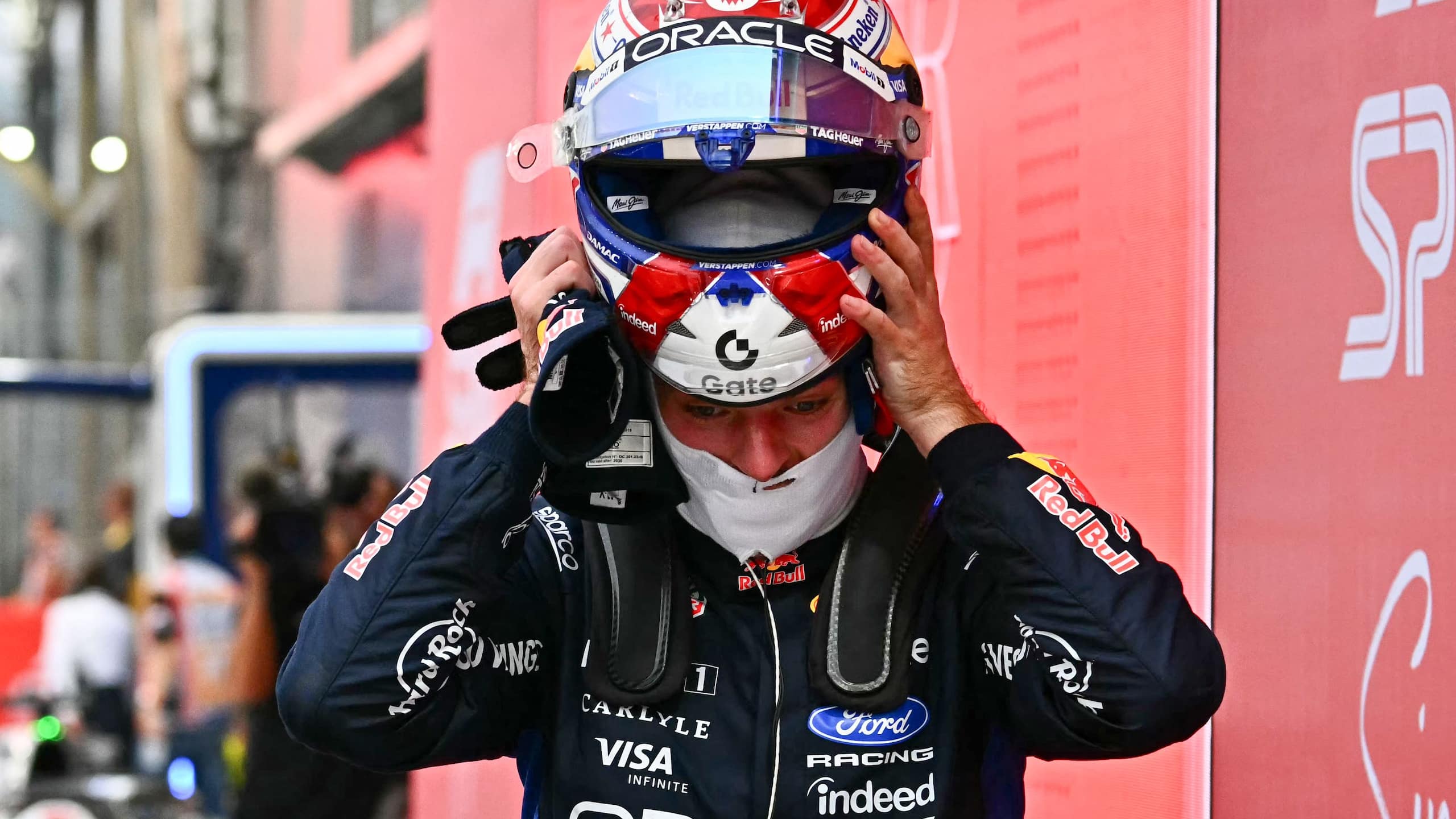 Photo: QUB radio Max Verstappen remporte le Grand Prix de Singapour