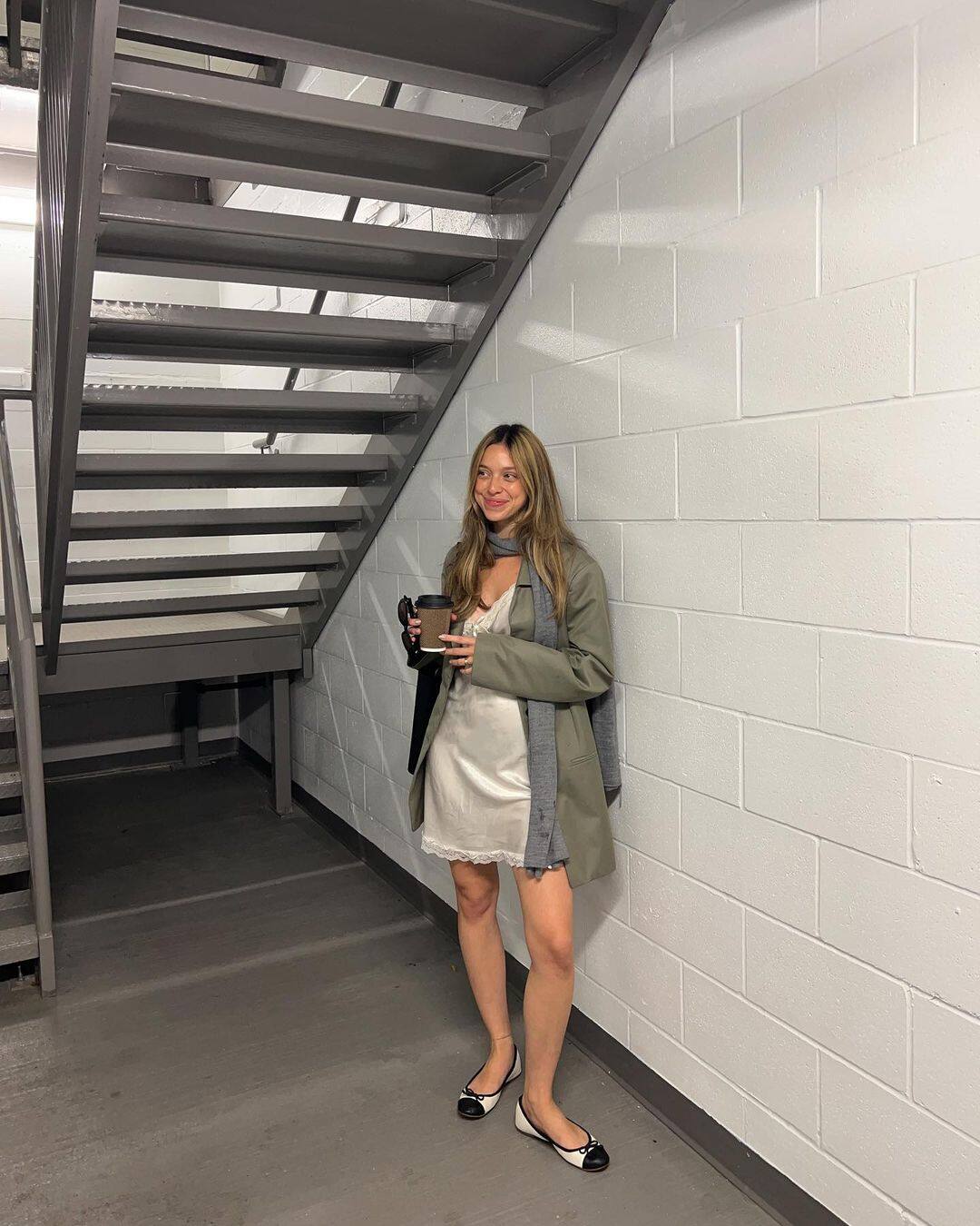 Noémie Lacerte porte LA chaussure controversée de l’automne billie