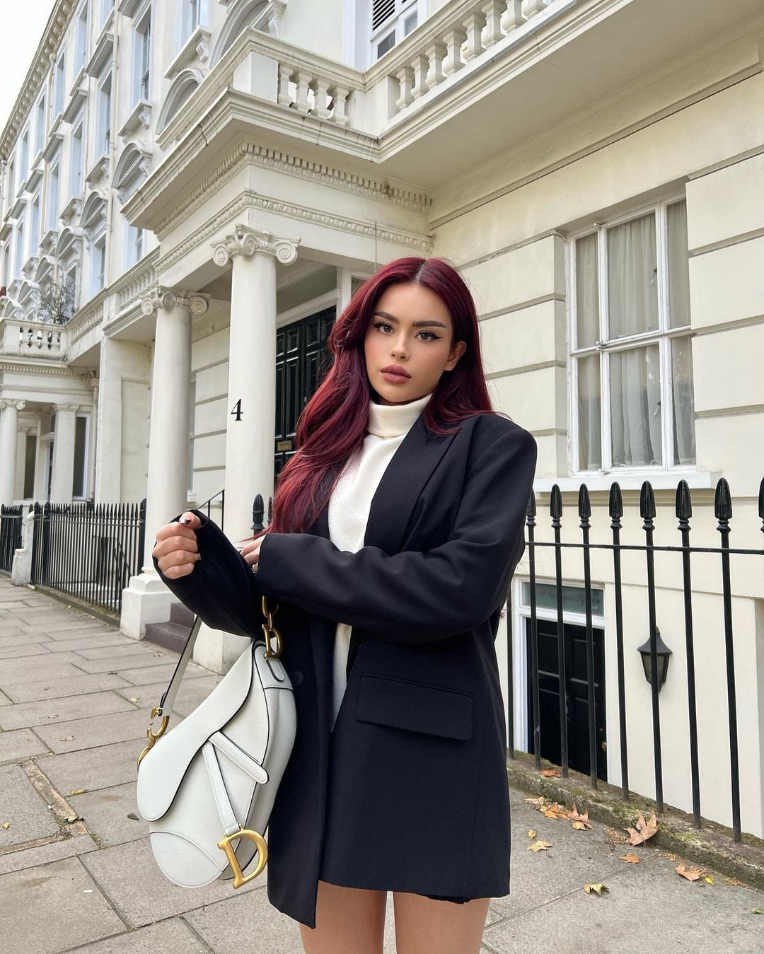 Essayez les cheveux couleur «coke à la cerise»