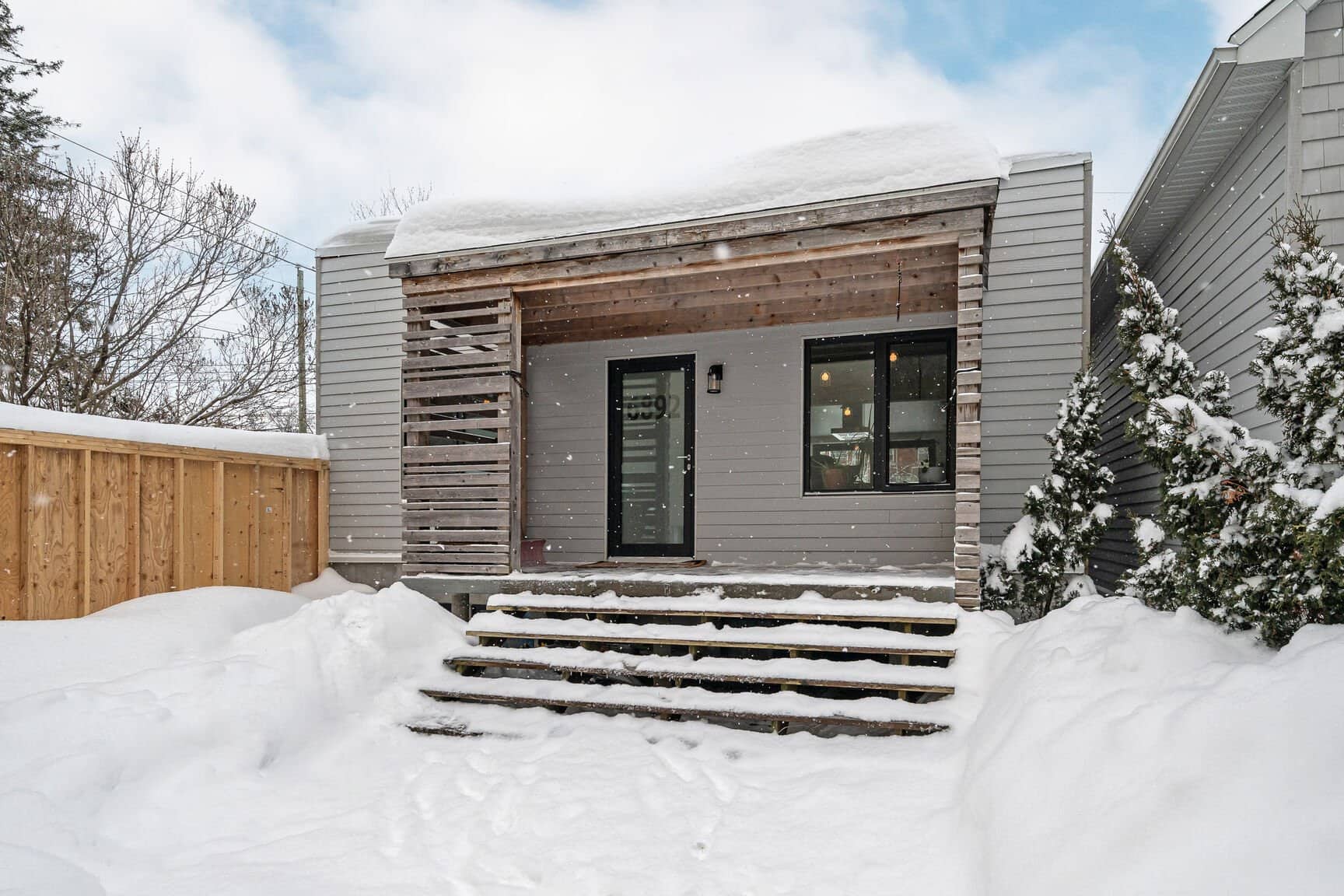 Un «shoebox» rénové avec goût à 699 000$