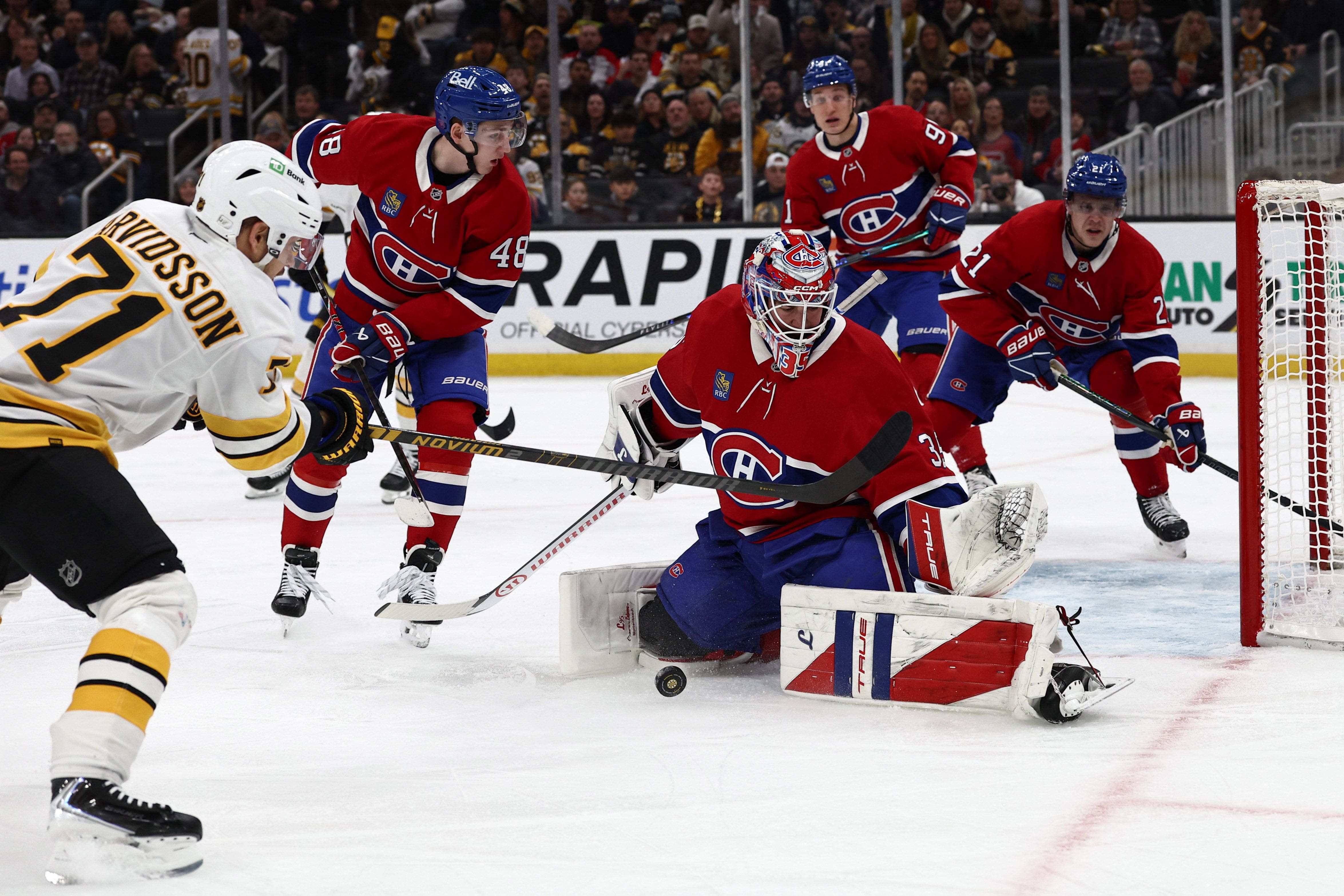 Les partisans sont de plus en plus critiques: Samuel Montembeault essaie de s&rsquo;isoler du bruit