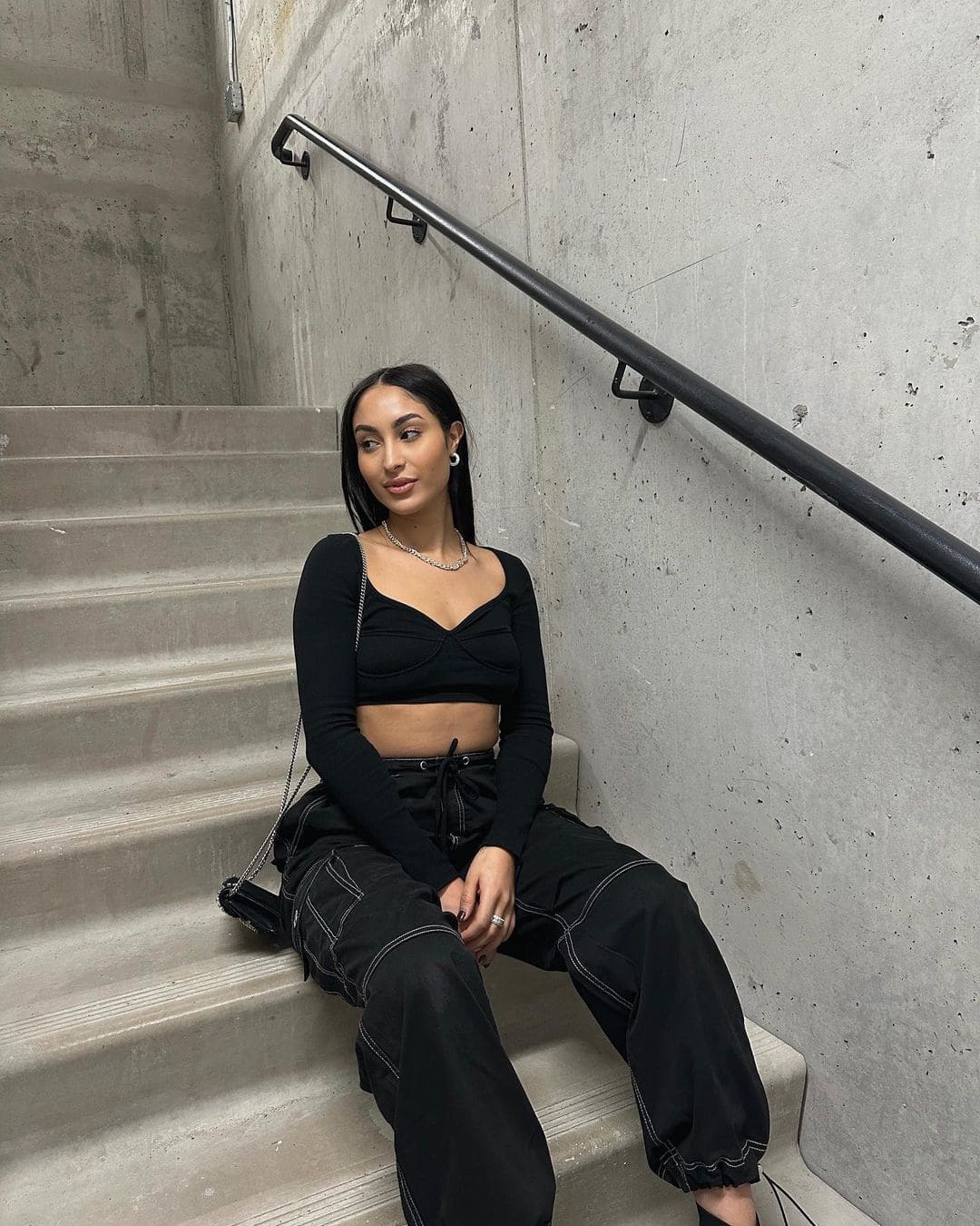 10 faits sur les filles qui ne portent que du noir