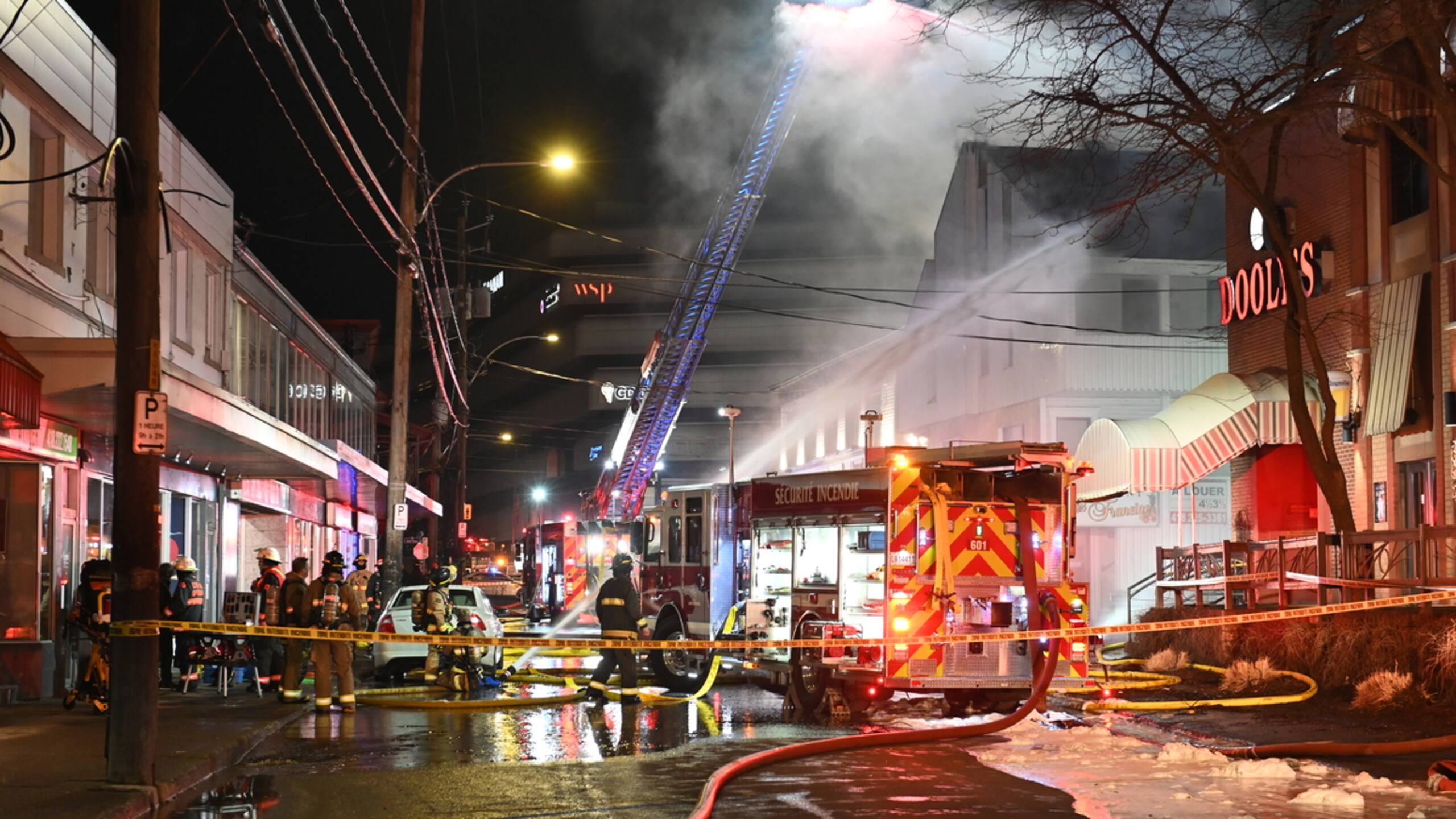 The Ravage Quebec Building EN IMAGES | Un incendie ravage un immeuble à logements de Saint-Georges ...