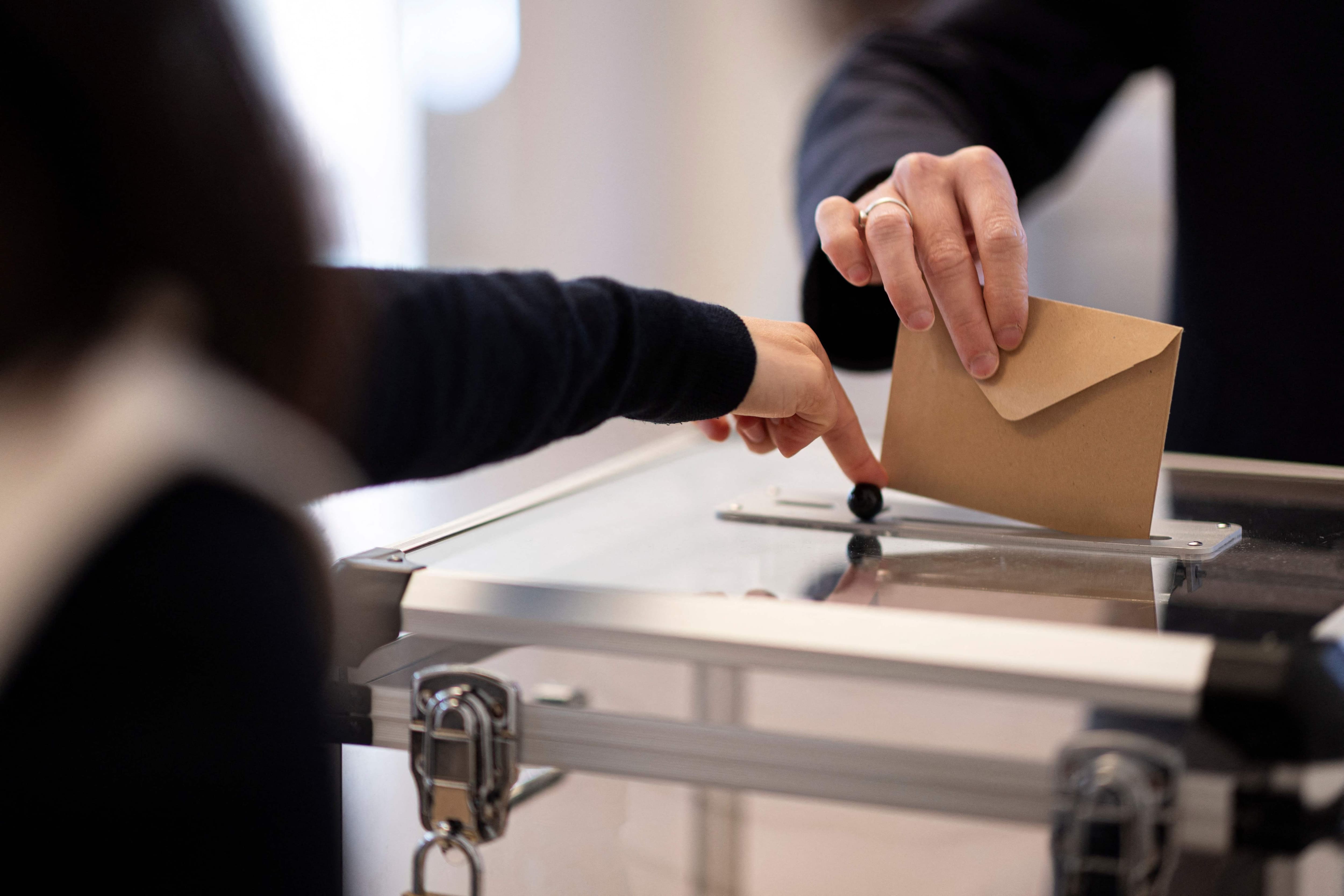 Municipales en France: ouverture des bureaux de vote pour le second tour