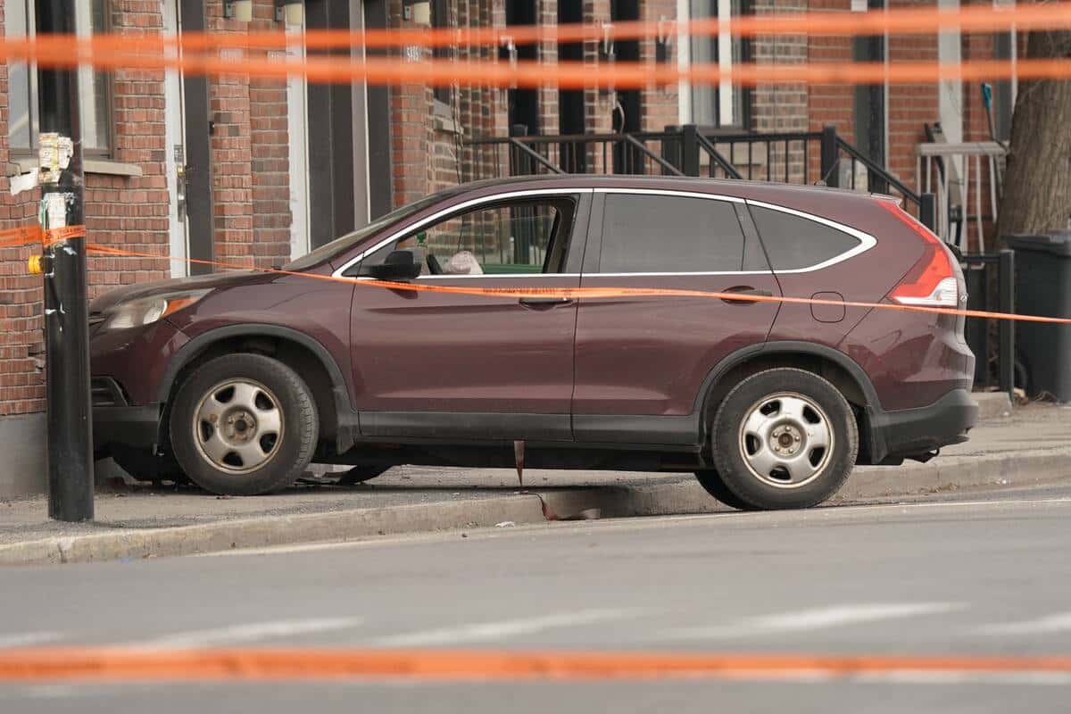 Soup&ccedil;onn&eacute; d'avoir fonc&eacute; sur un policier: des accusations d&eacute;pos&eacute;es, les images d'une cam&eacute;ra &eacute;mergent