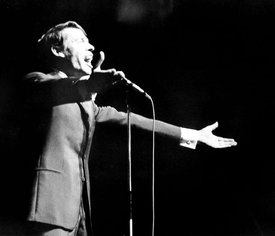 Chanteur L gendaire Acteur M diocre Et Aventurier Exemplaire La Vie chanteur-l-gendaire-acteur-m-diocre-et-aventurier-exemplaire-la-vie