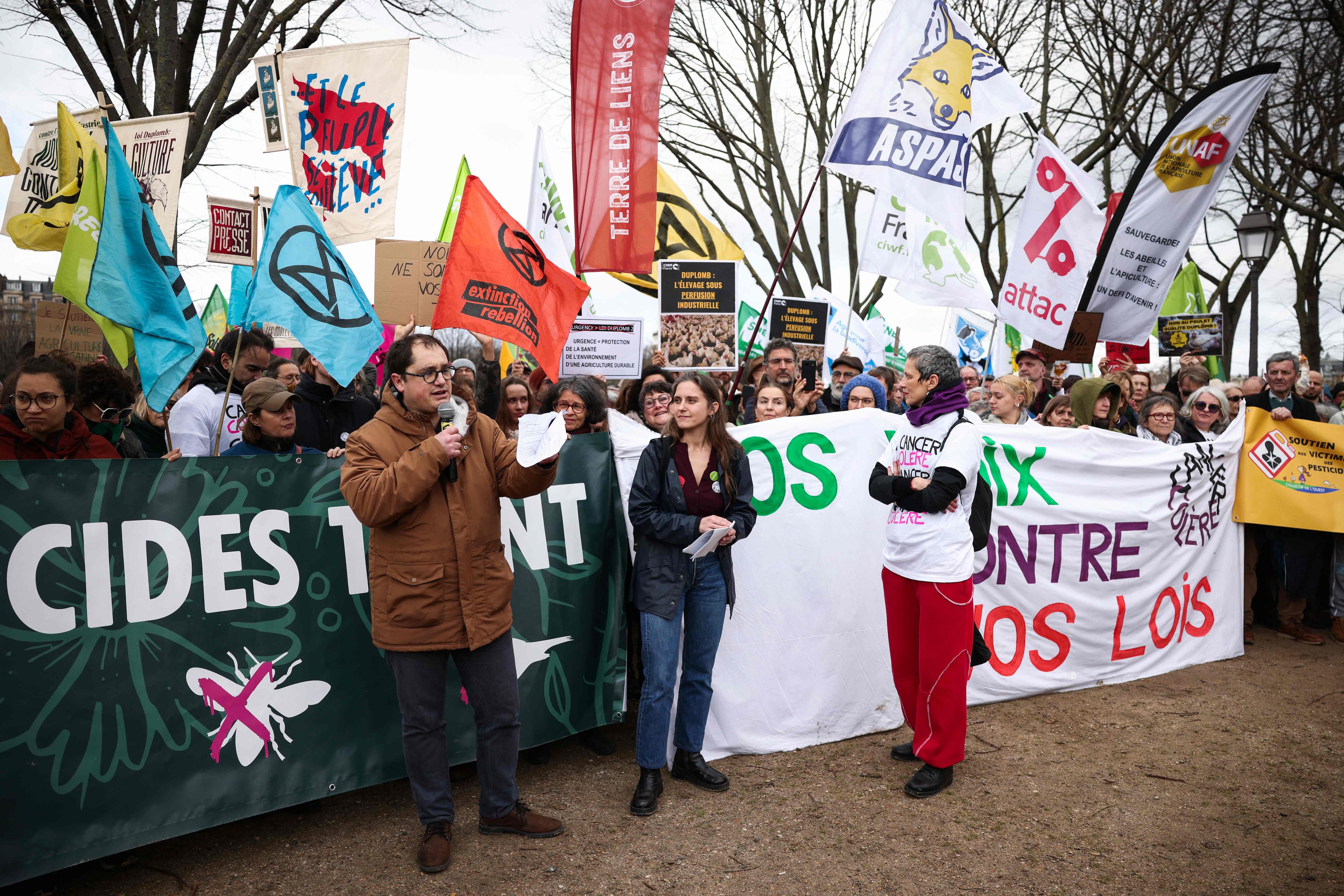 Commerce nucl&eacute;aire France-Russie: Greenpeace bloque un cargo dans un port